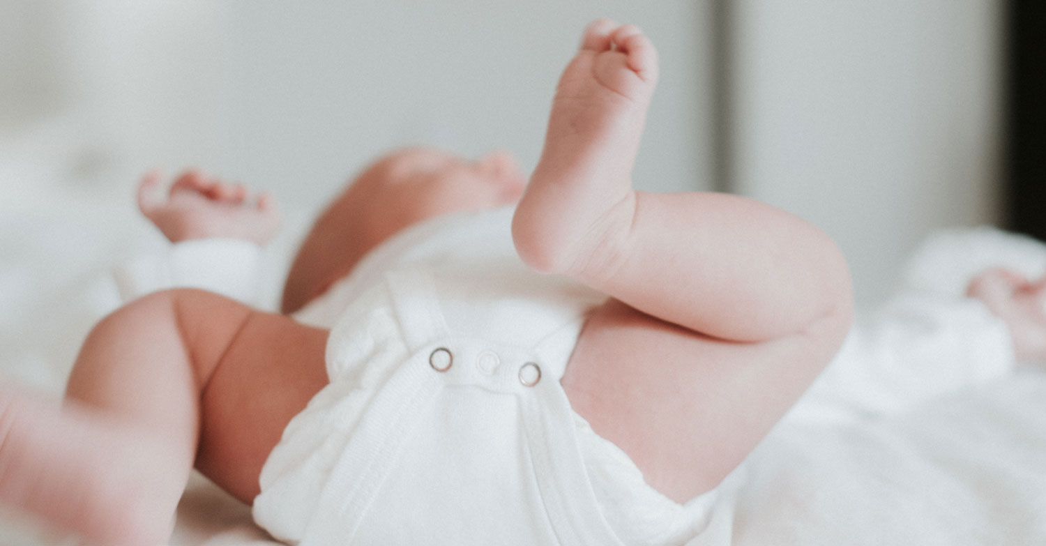 Newborn sleeps all day up best sale all night